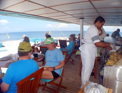 anahi galapagos catamaran